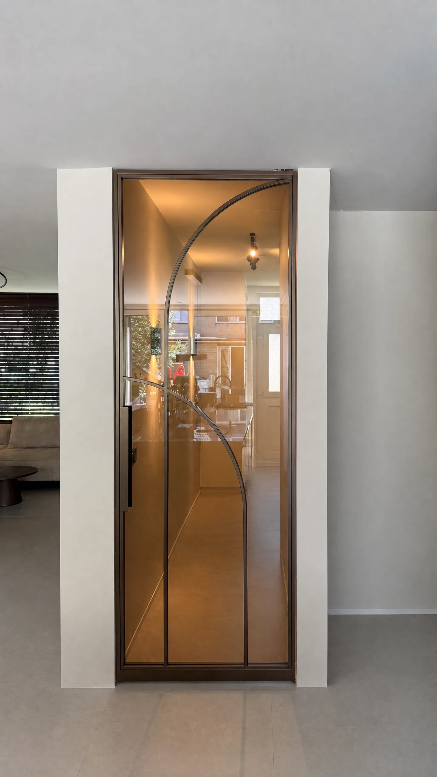 Noble Bronze stalen taatsdeur met brons glas in Rijen — projectfoto 2
