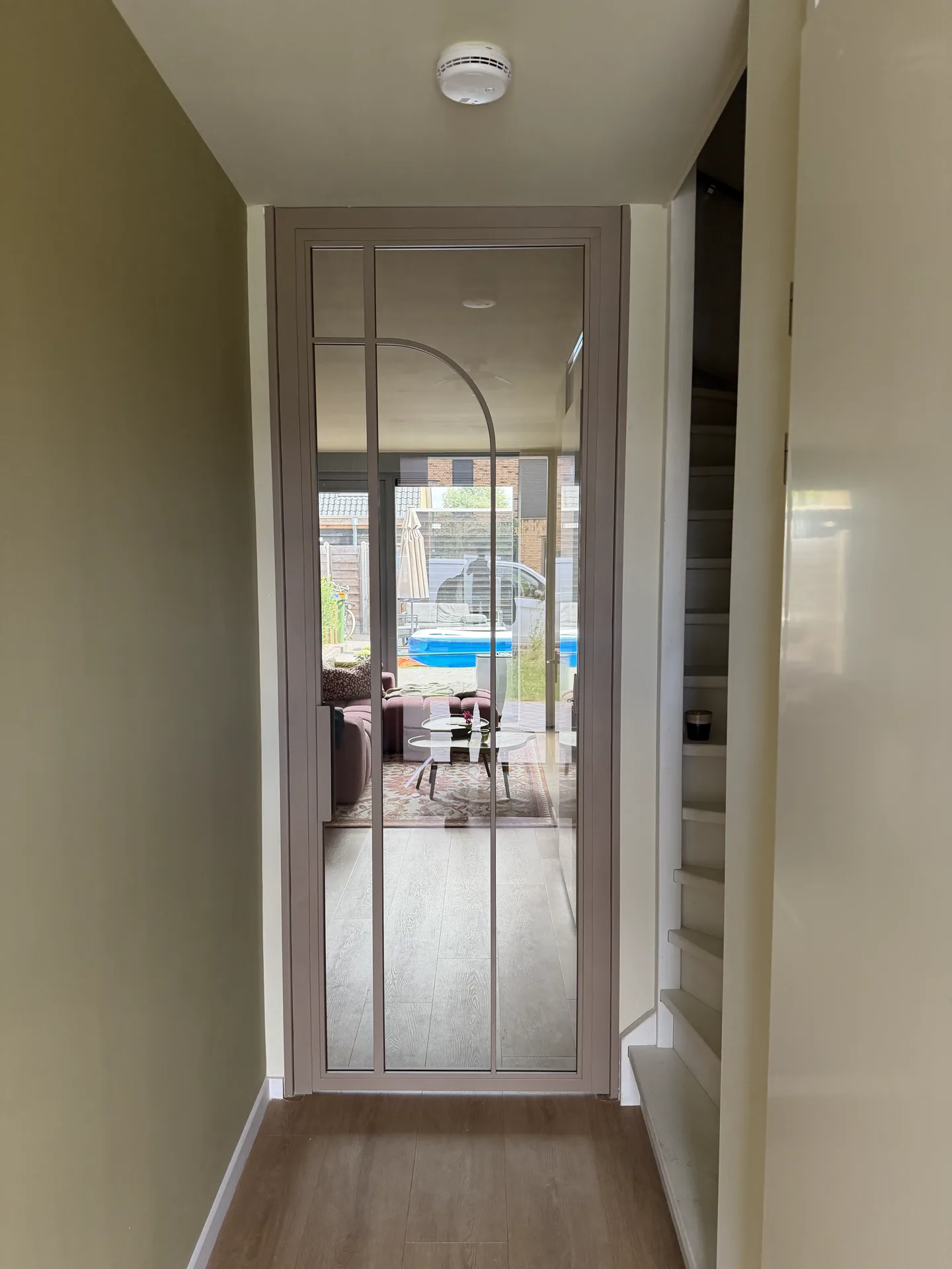 Stalen scharnierdeur in Quartz 2 met brons glas in Veenendaal — projectfoto 3